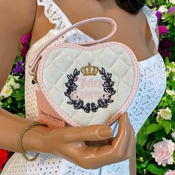Juicy Couture Crystal Royal Couture Zip Around Heart Shaped Wristlet Bag NWT - Picture 3 of 7